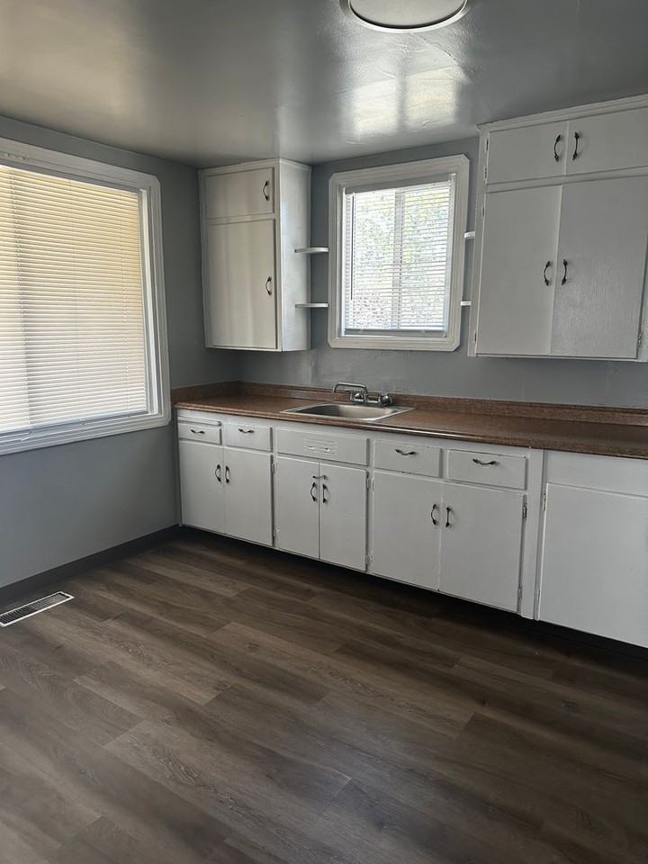 1356 East Ave - Photo 3 of 7