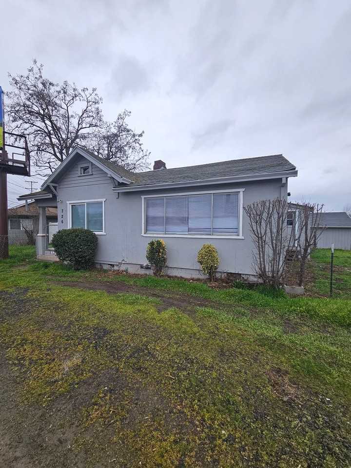 726 W Mcandrews Rd - Photo 2 of 27