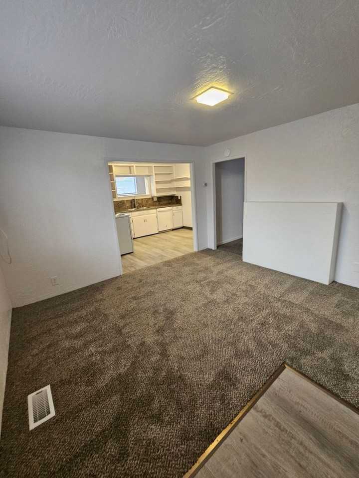 726 W Mcandrews Rd - Photo 6 of 27