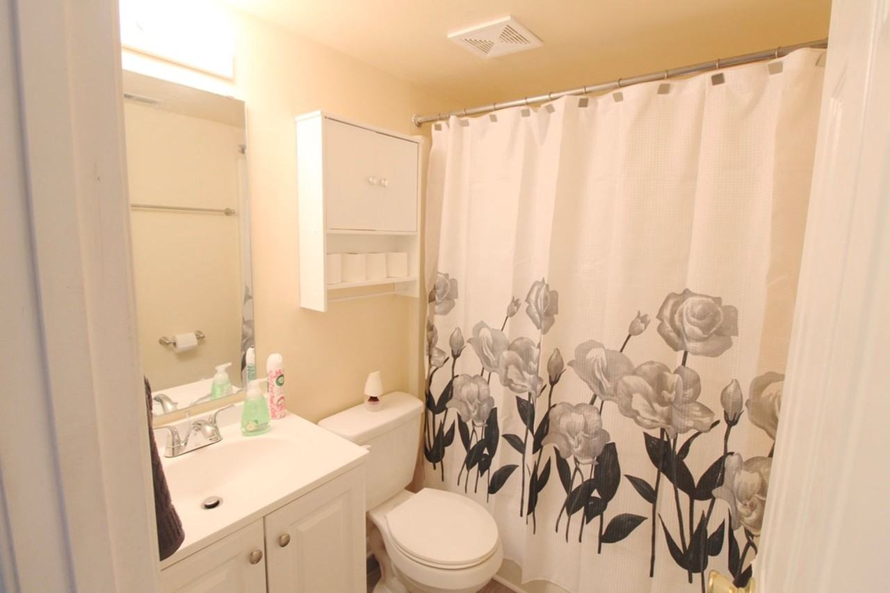 1396 Hunters Rd Apt L - Photo 5 of 21