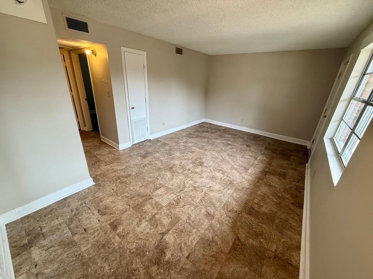 11 Loring Dr #5 - Photo 3 of 7