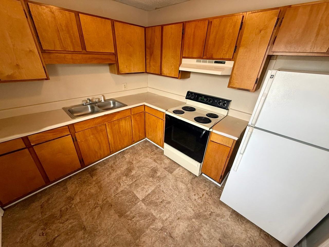 11 Loring Dr #5 - Photo 4 of 7