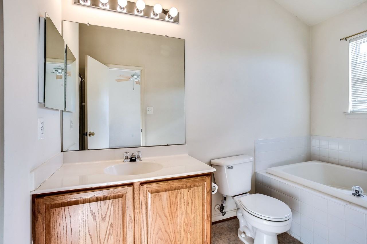 100 Penwick Cir - Photo 2 of 18