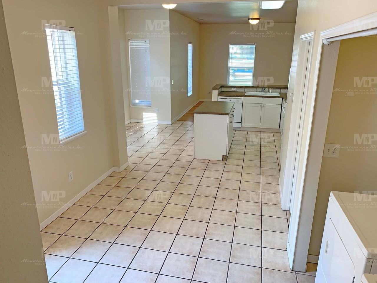 514 S Howes St - Photo 5 of 16