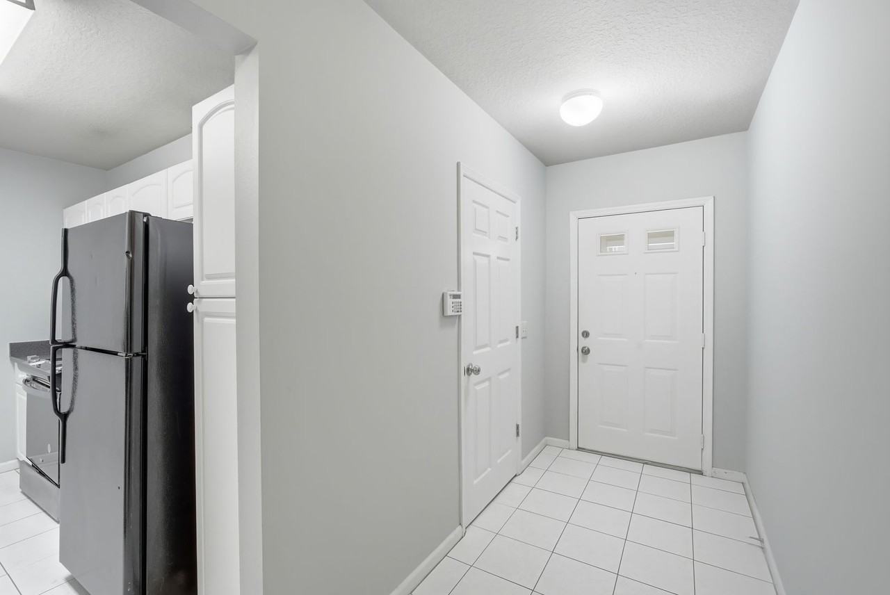 3731 W Cass St - Photo 4 of 26