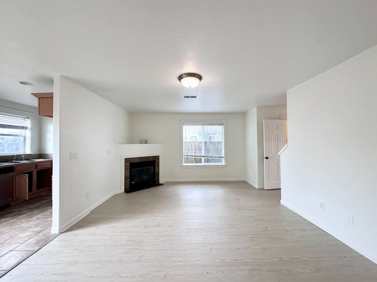 12623 Se Division St #B - Photo 6 of 30