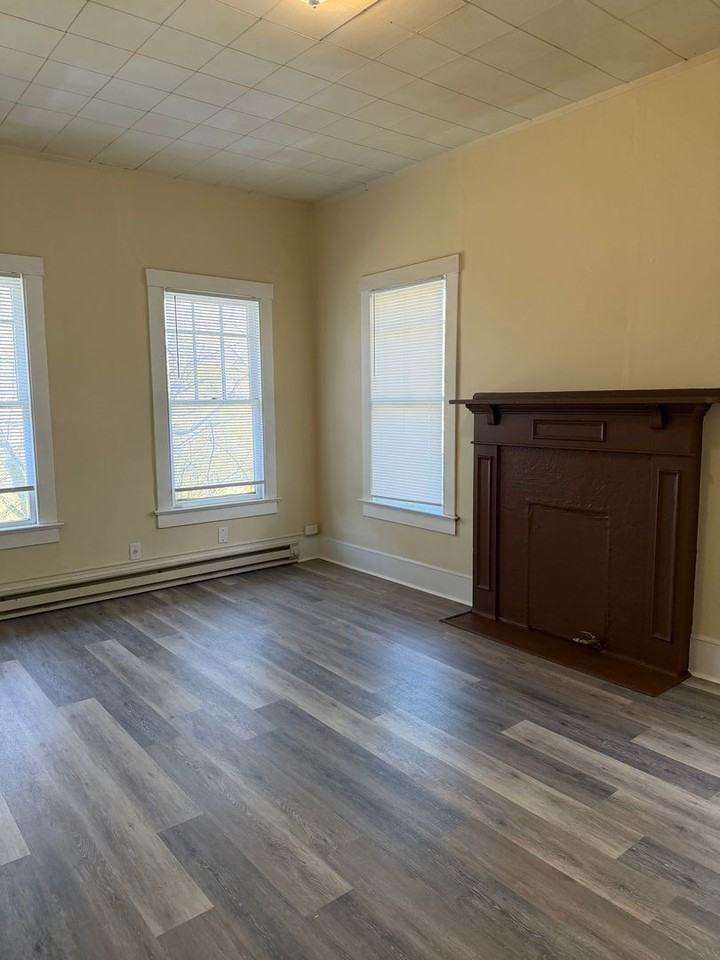 557 1/2 Merrick St - Photo 6 of 29