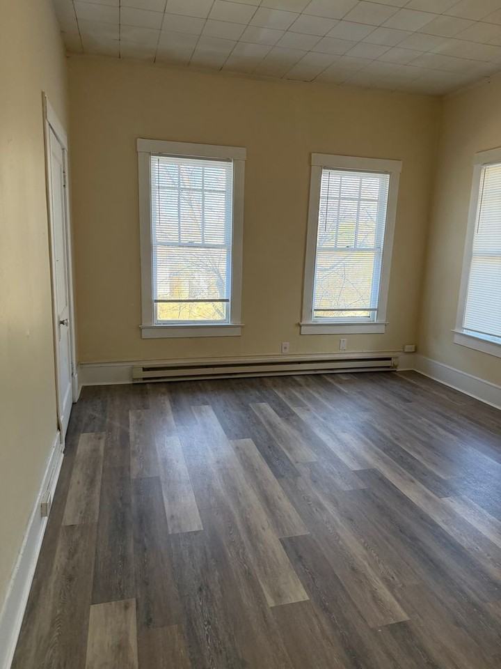 557 1/2 Merrick St - Photo 7 of 29