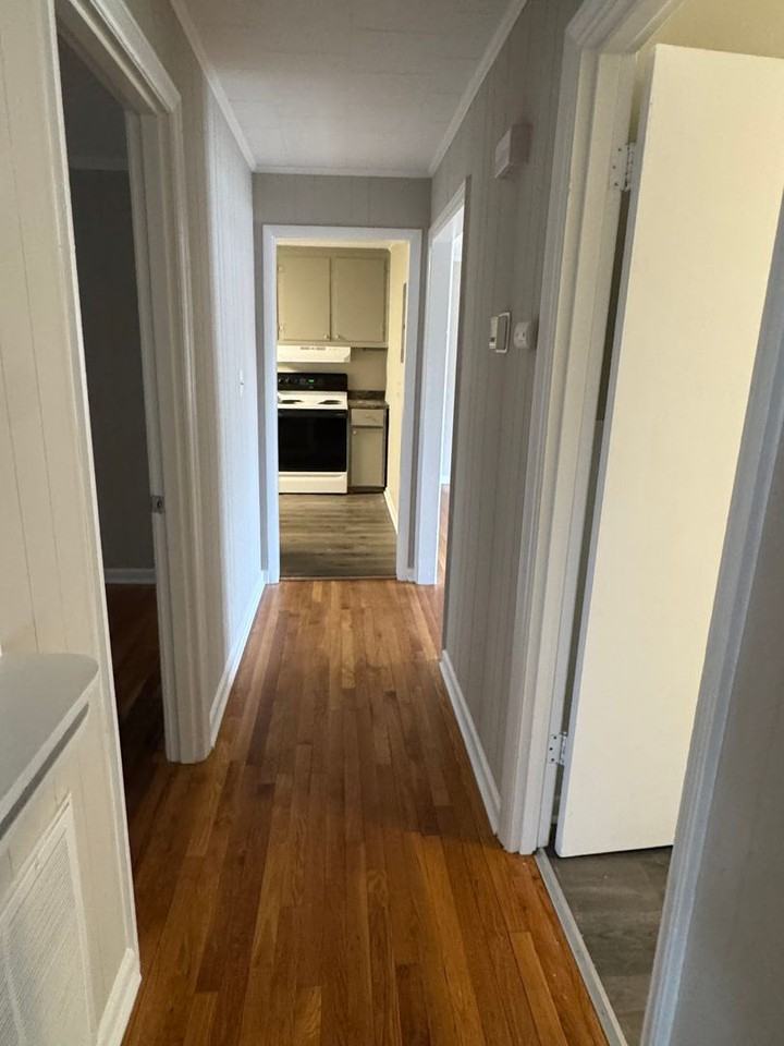 616 Cecil St - Photo 6 of 12