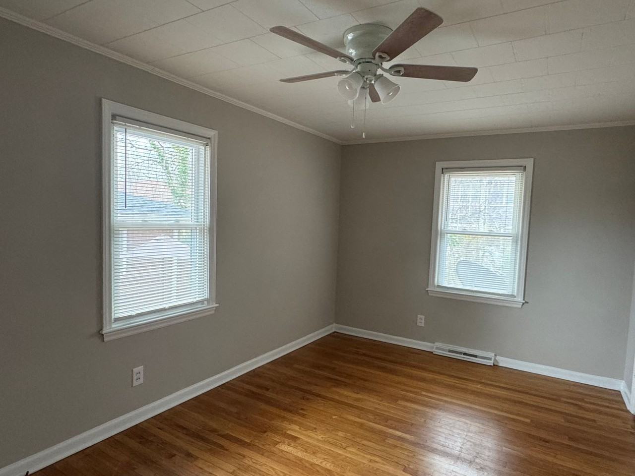 616 Cecil St - Photo 7 of 12