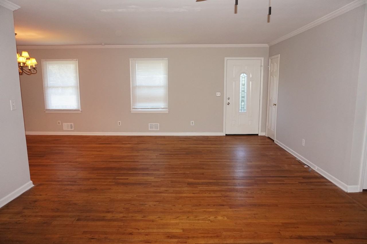 2477 Creekview Dr Sw - Photo 2 of 21