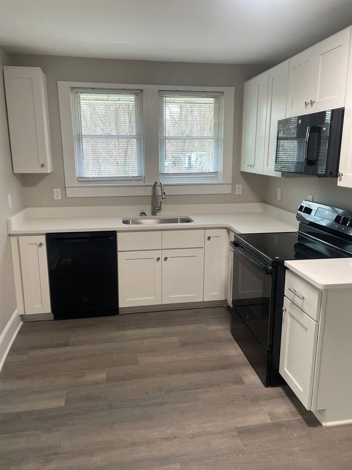 4891 Doris St - Photo 6 of 11