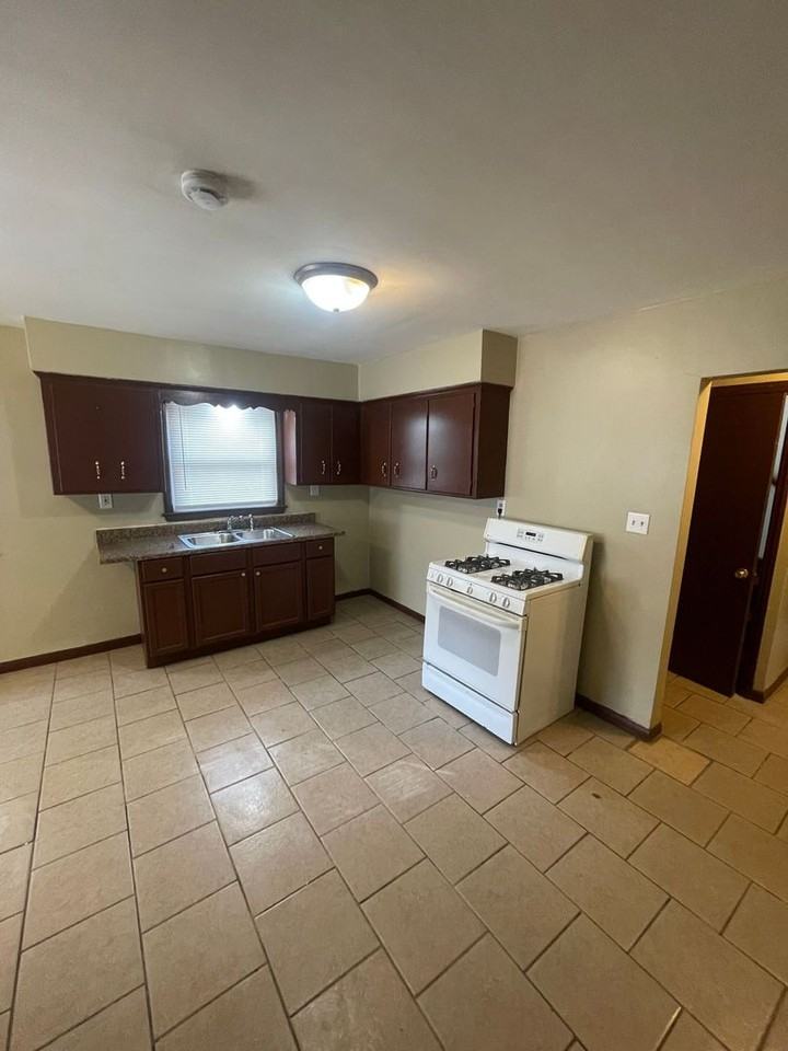 4951 N 37th St - Photo 2 of 11