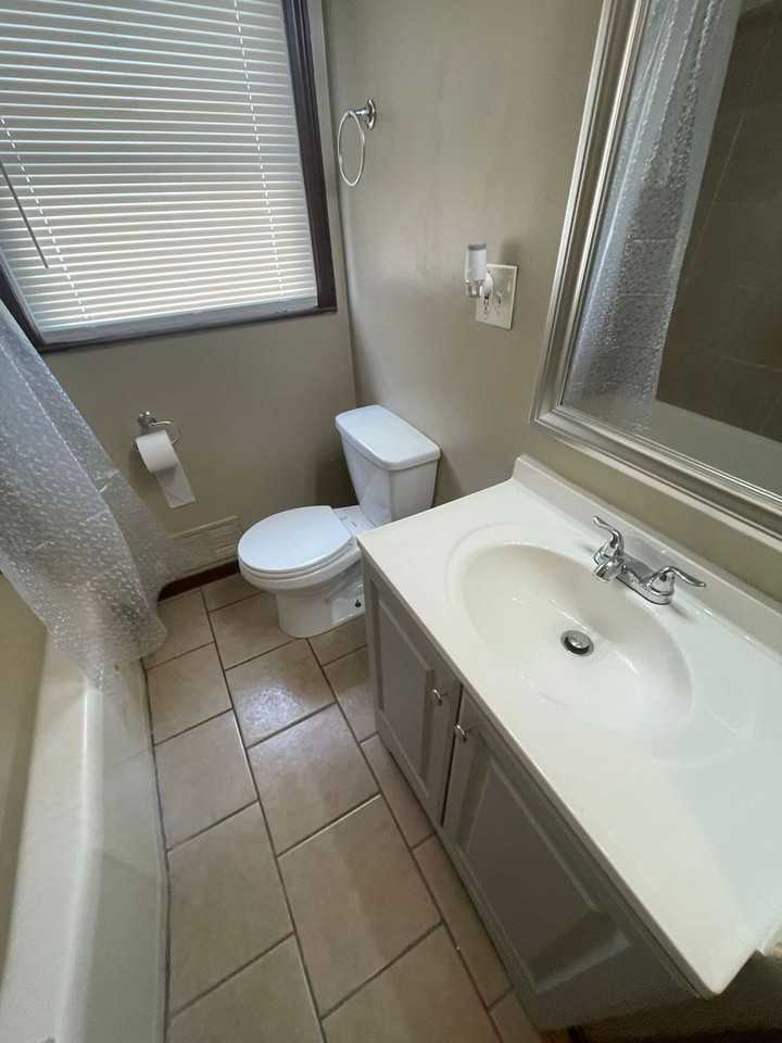 4951 N 37th St - Photo 4 of 11