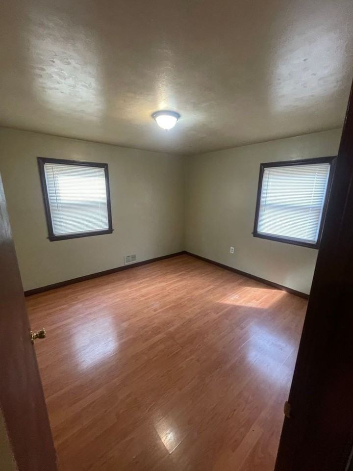 4951 N 37th St - Photo 5 of 11