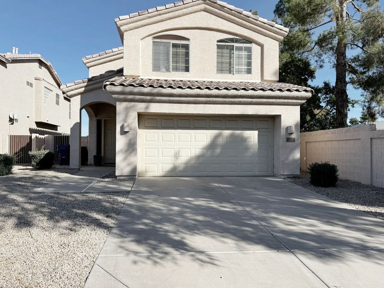 2070 W Corona Dr - Photo 3 of 49
