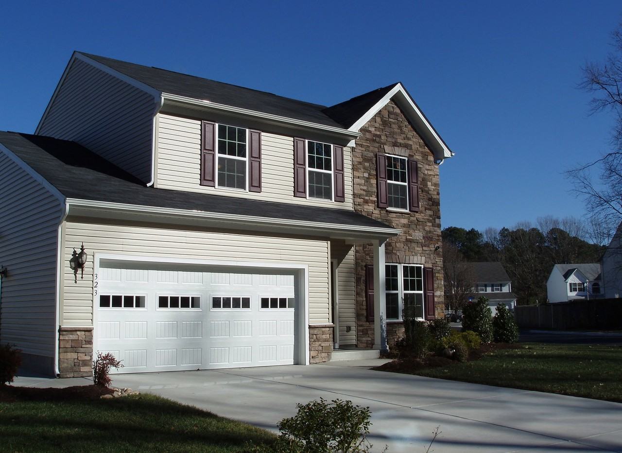 323 Michael Selby Dr - Photo 2 of 21