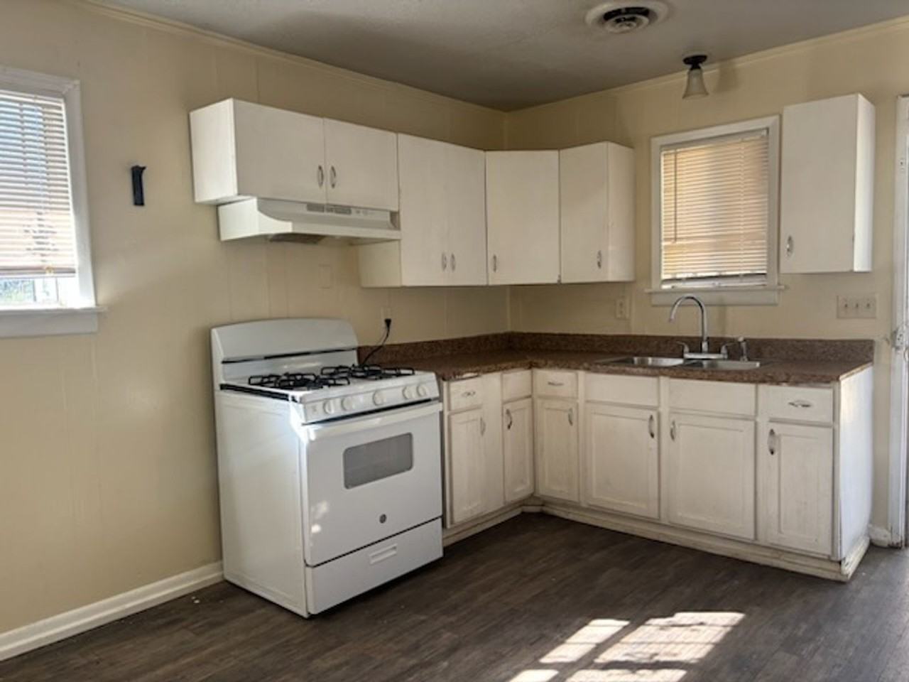 349 Queen Julianna Ln - Photo 3 of 11