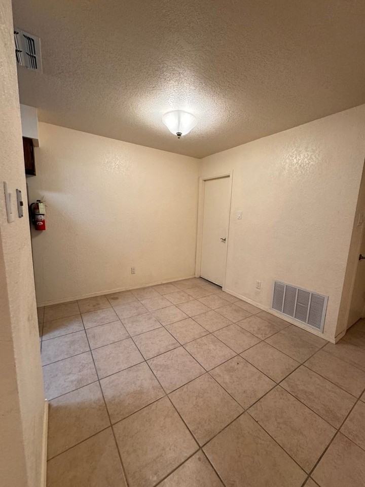 20 Bent Tree Rd Apt D - Photo 5 of 9