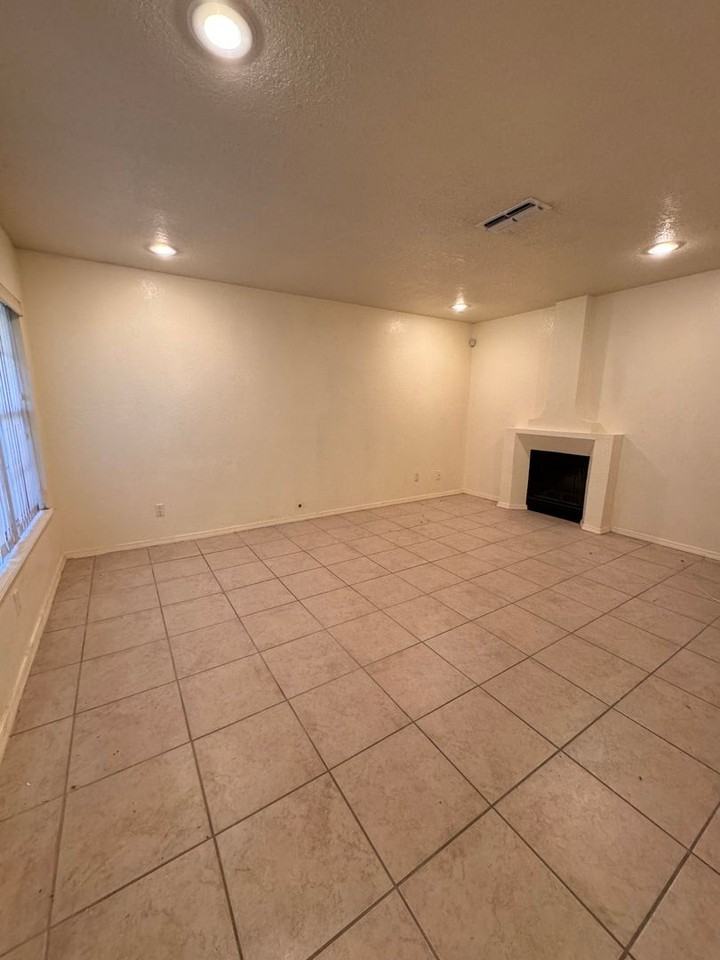 20 Bent Tree Rd Apt D - Photo 6 of 9