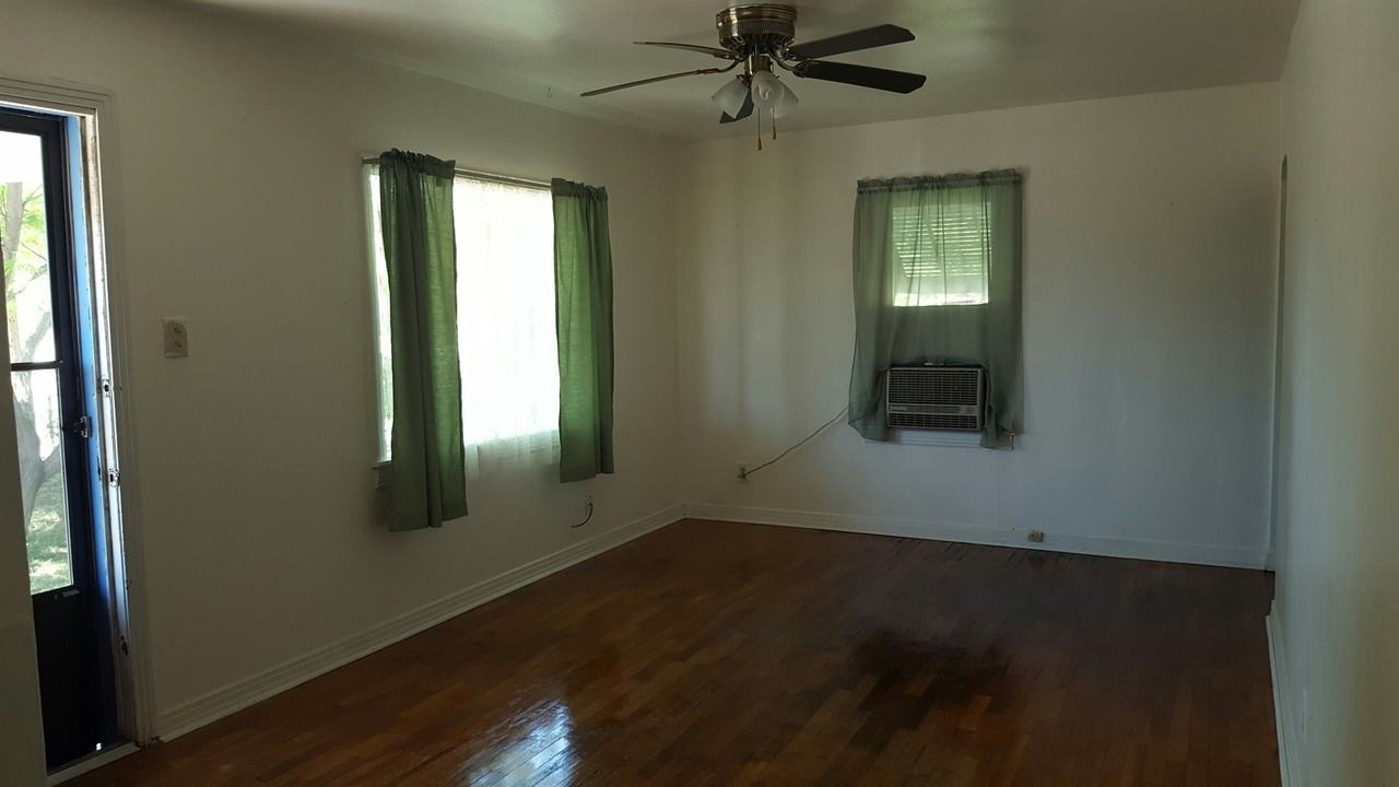 303 E Country Club Rd - Photo 2 of 9