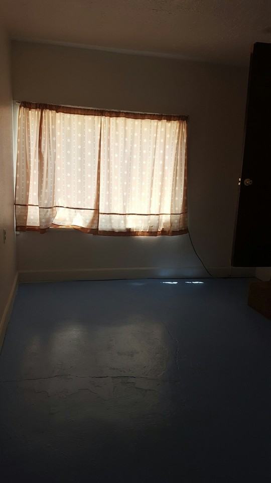 303 E Country Club Rd - Photo 5 of 9