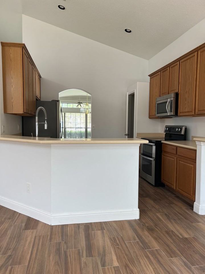 6636 Winder Oaks Blvd - Photo 3 of 27