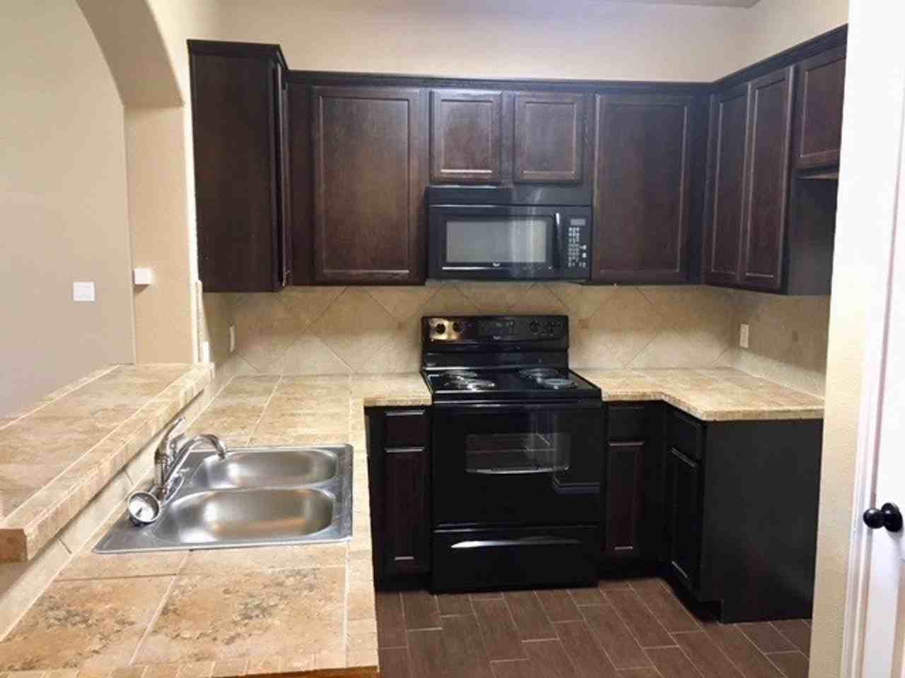 933 Brown Rock Dr - Photo 3 of 8