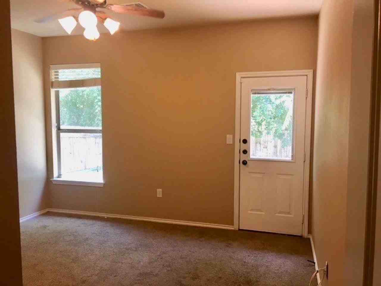 933 Brown Rock Dr - Photo 4 of 8