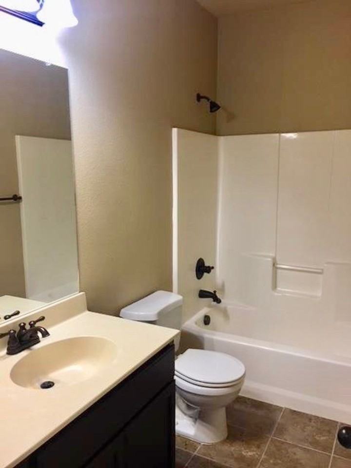 933 Brown Rock Dr - Photo 5 of 8