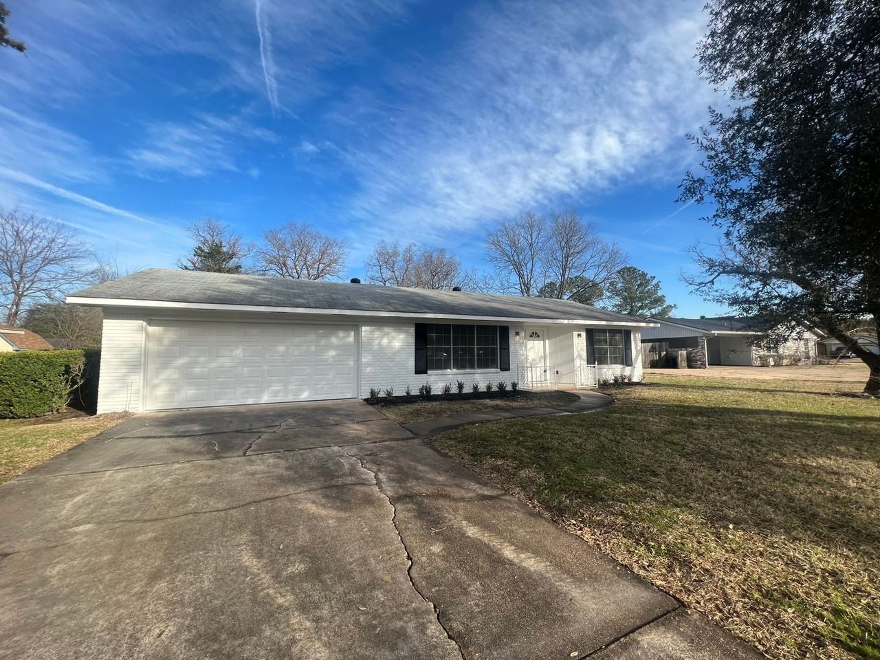 2502 Deanie Ln - Photo 2 of 20