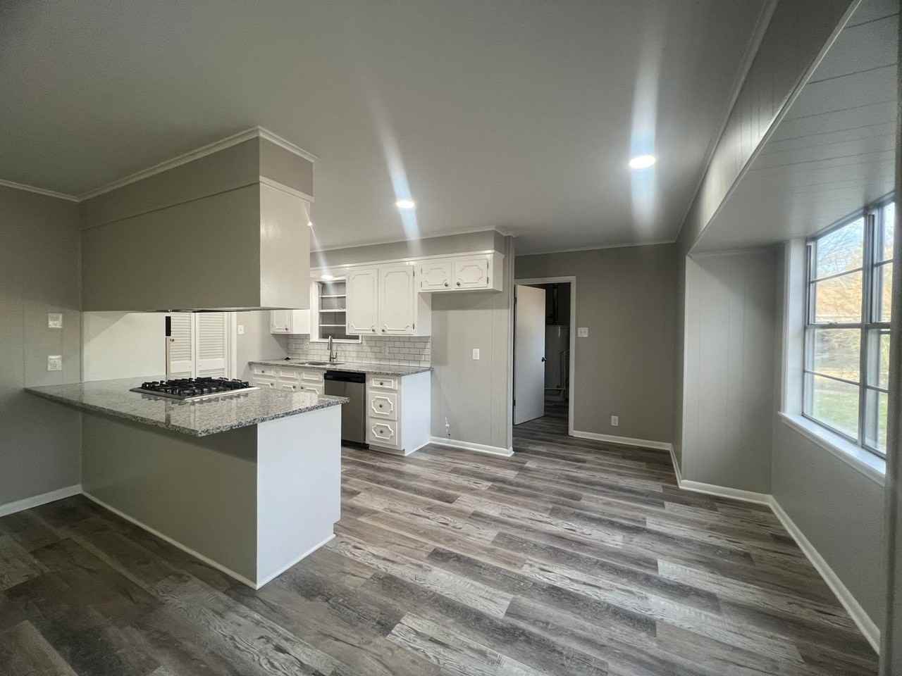 2502 Deanie Ln - Photo 5 of 20