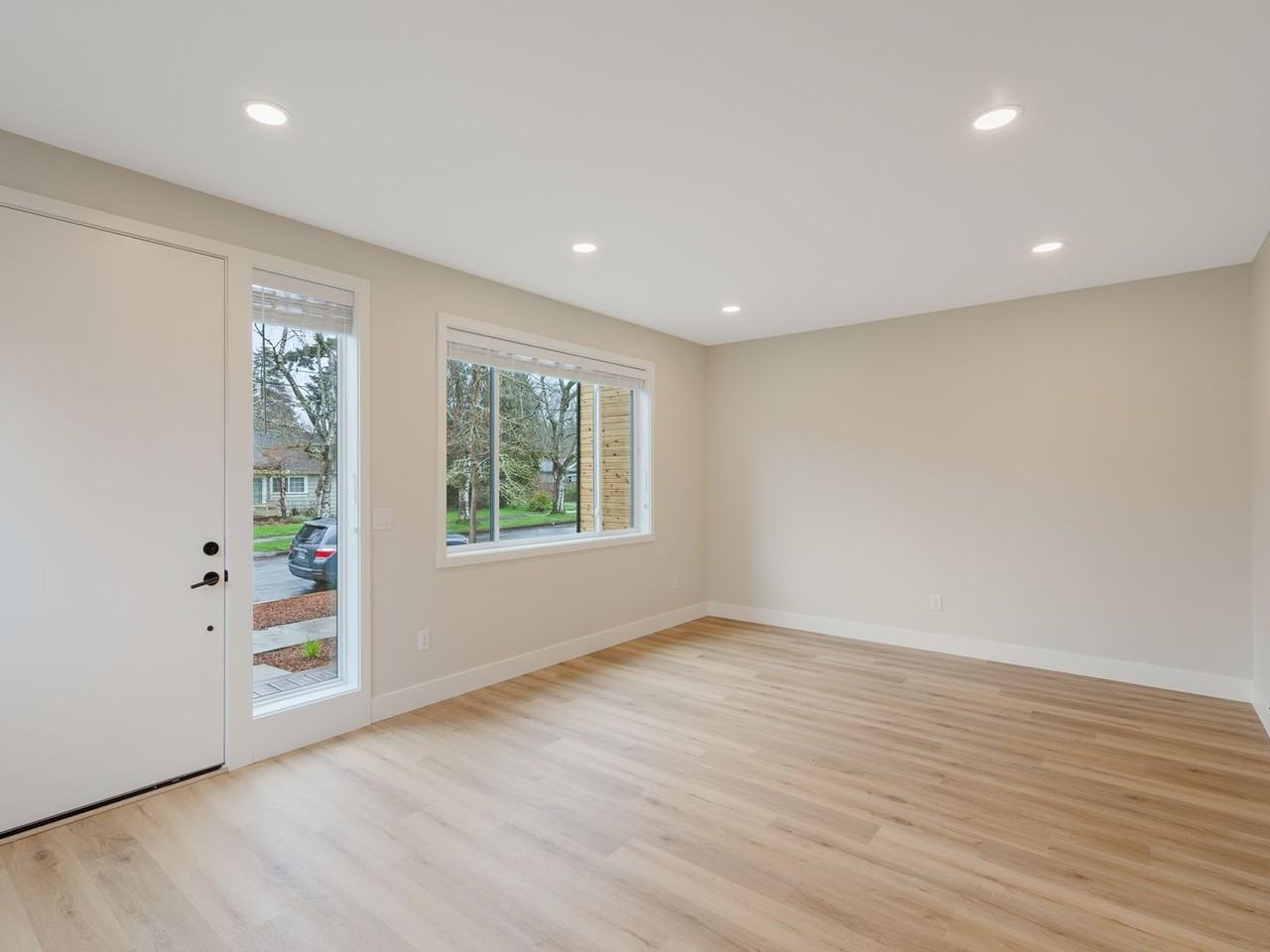 6251 Se 49th Ave - Photo 2 of 24