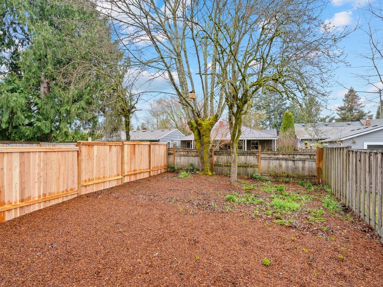 6251 Se 49th Ave - Photo 3 of 24