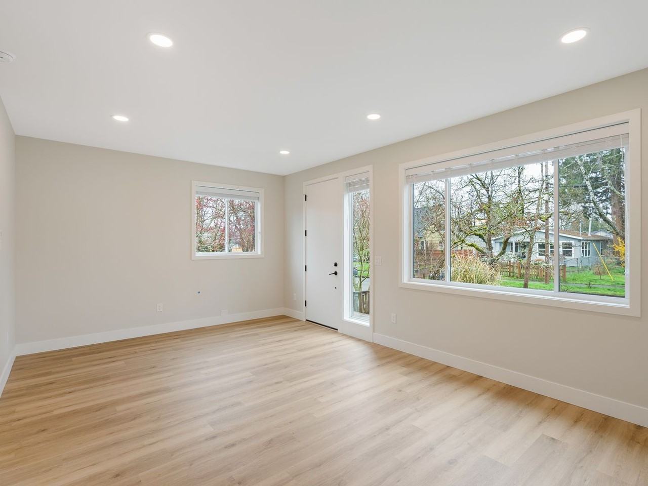 6251 Se 49th Ave - Photo 4 of 24