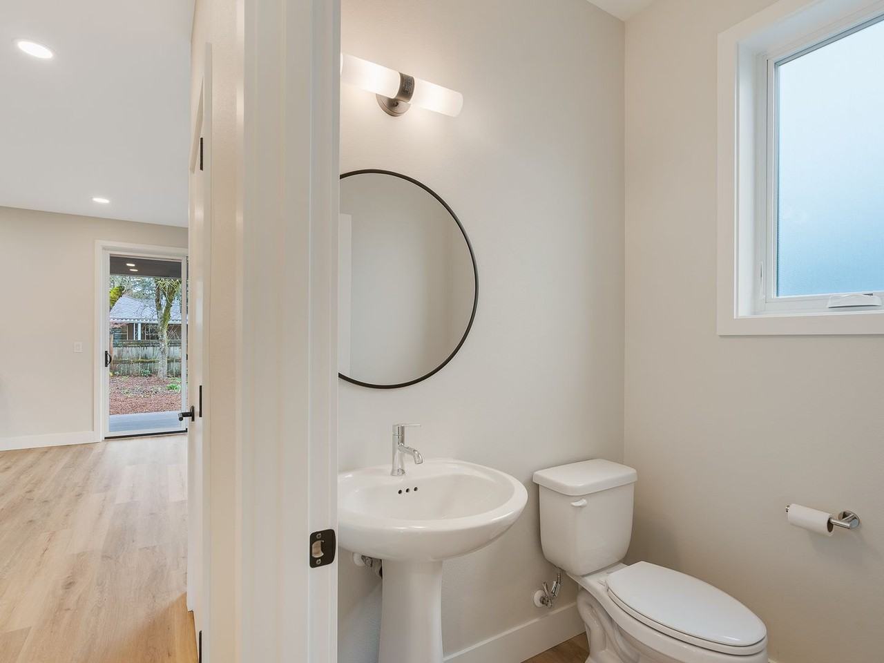 6251 Se 49th Ave - Photo 7 of 24