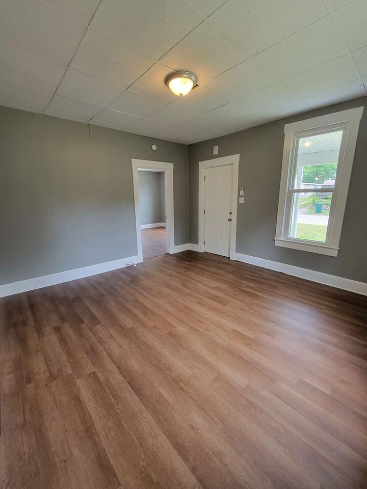 2209 N Travis Ave - Photo 6 of 17