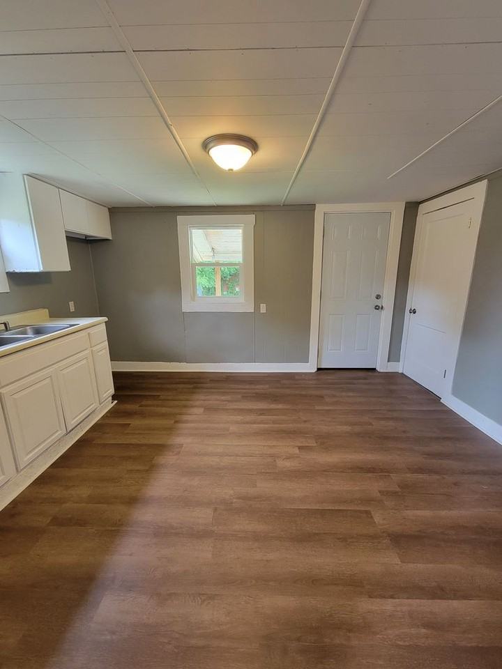 2209 N Travis Ave - Photo 7 of 17