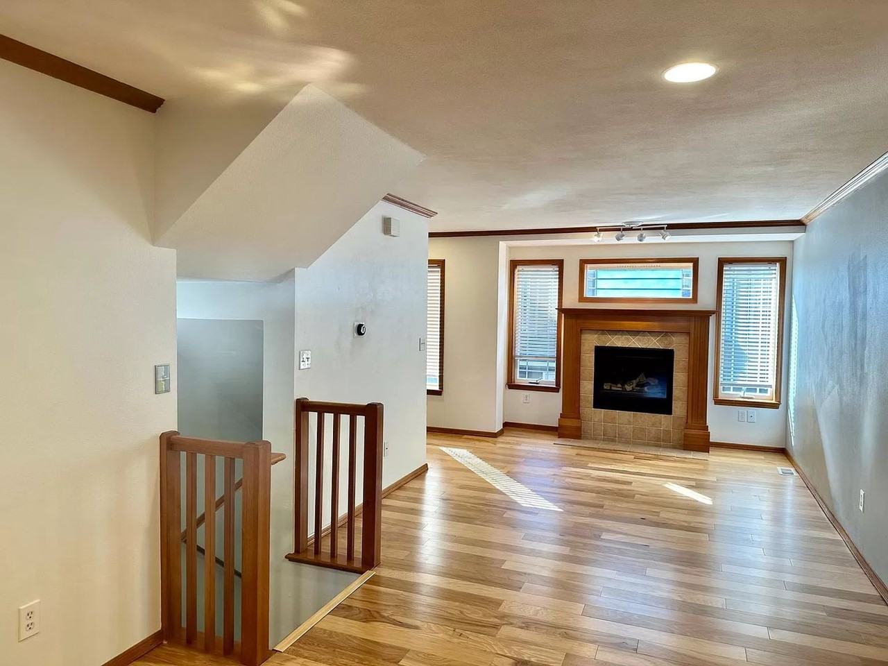 939 N 105th St #B - Photo 3 of 14