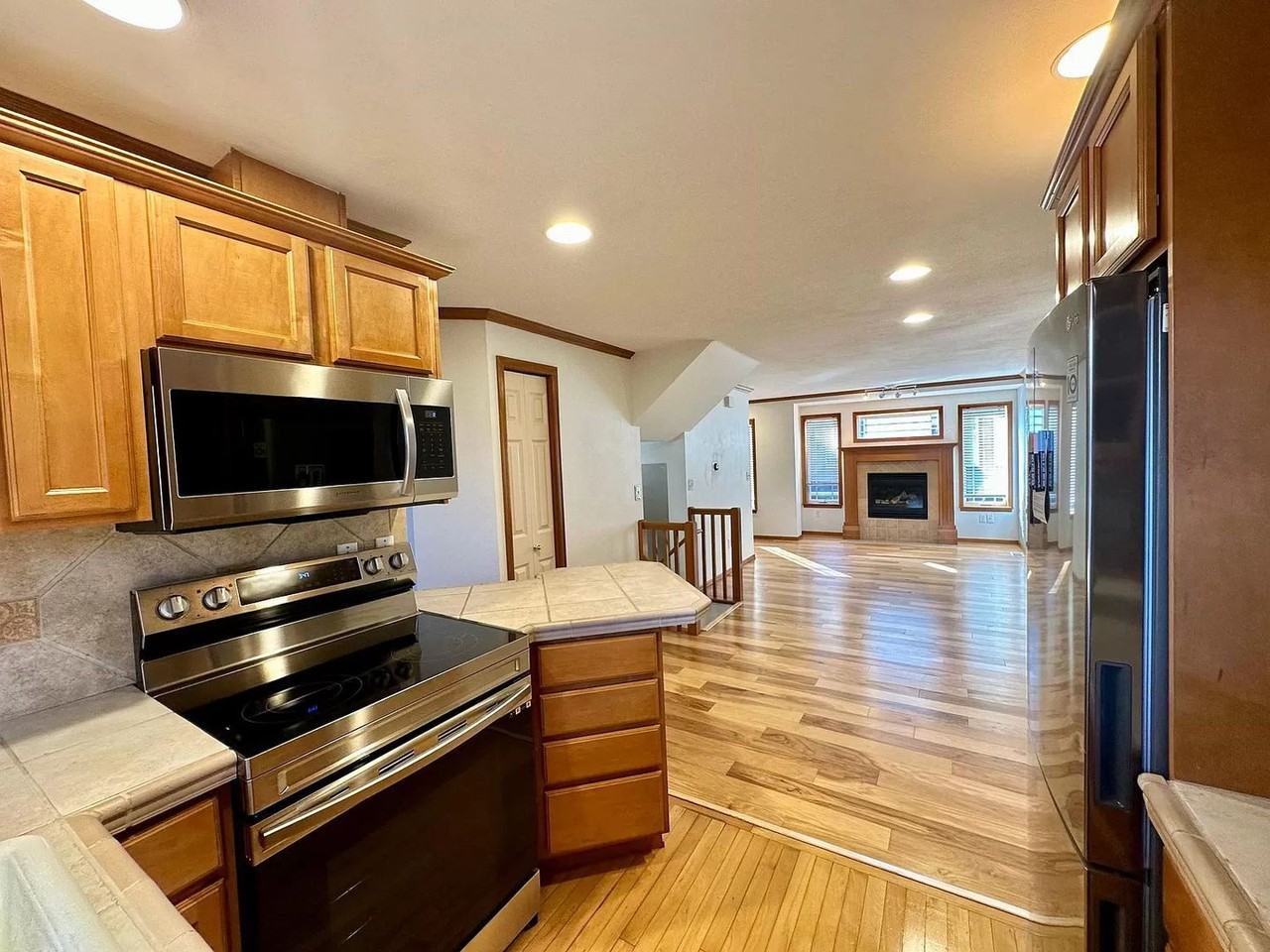 939 N 105th St #B - Photo 4 of 14