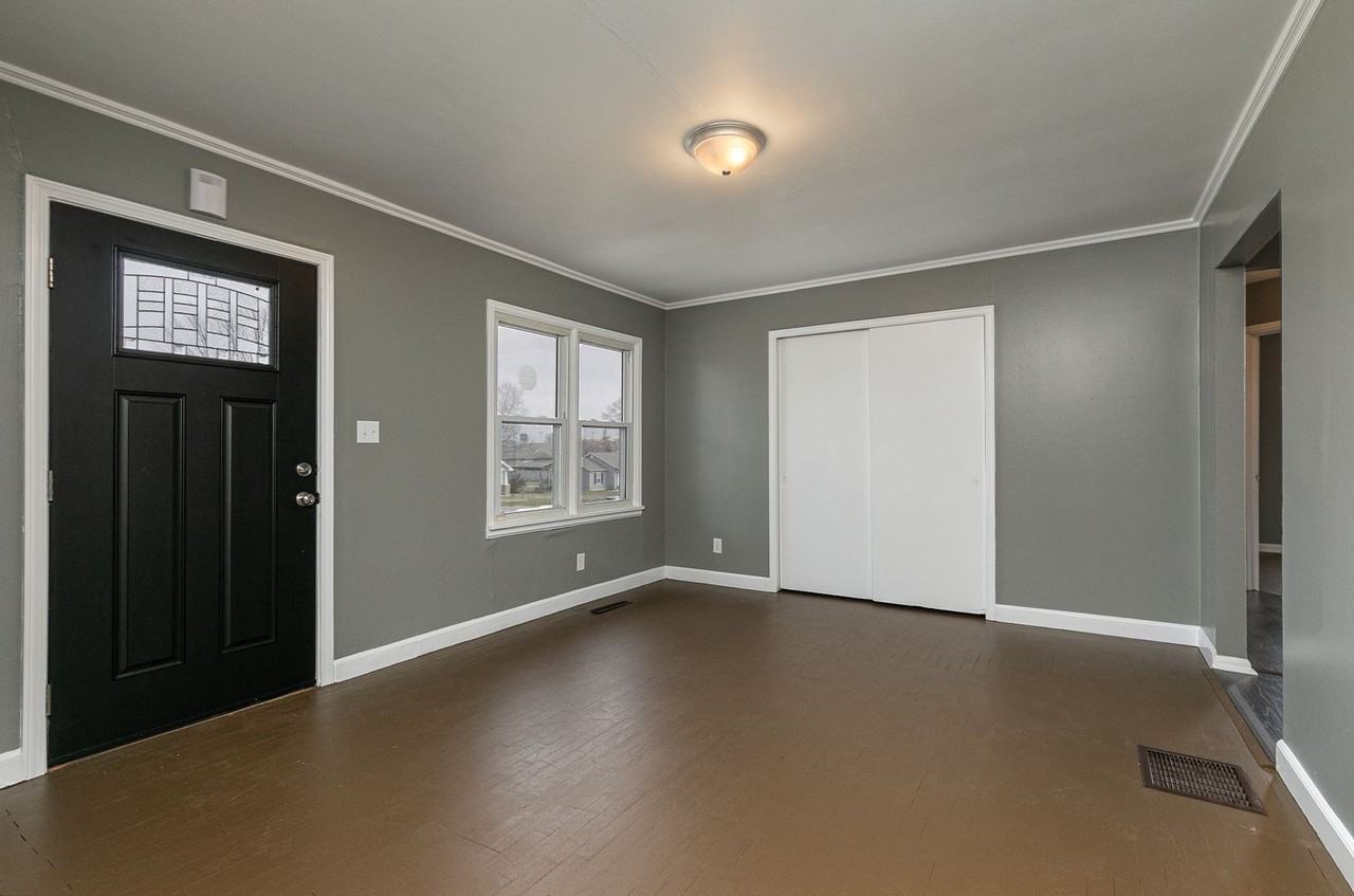 1446 E Nora St - Photo 5 of 22