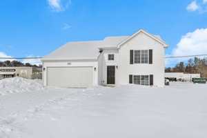 featured image of 3882 Watertown Dr