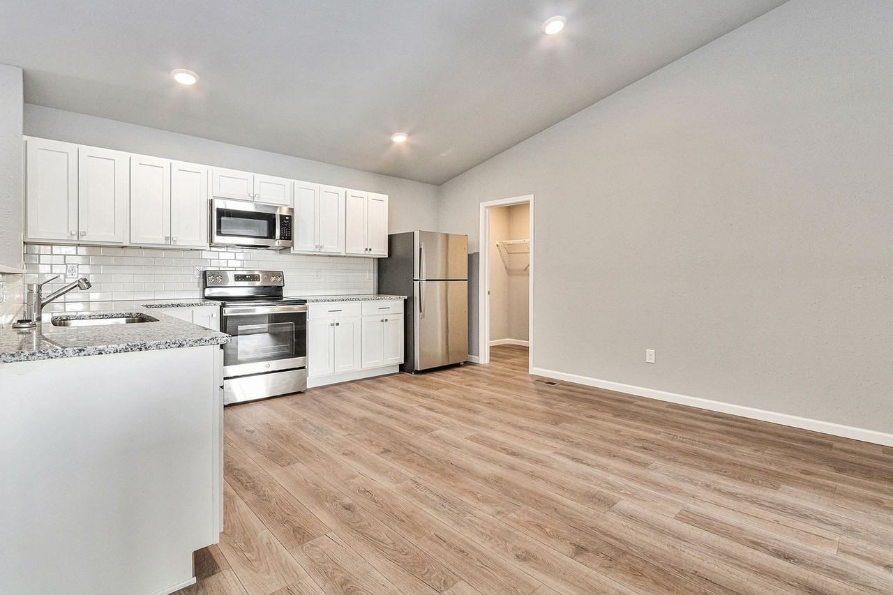 3882 Watertown Dr - Photo 3 of 18