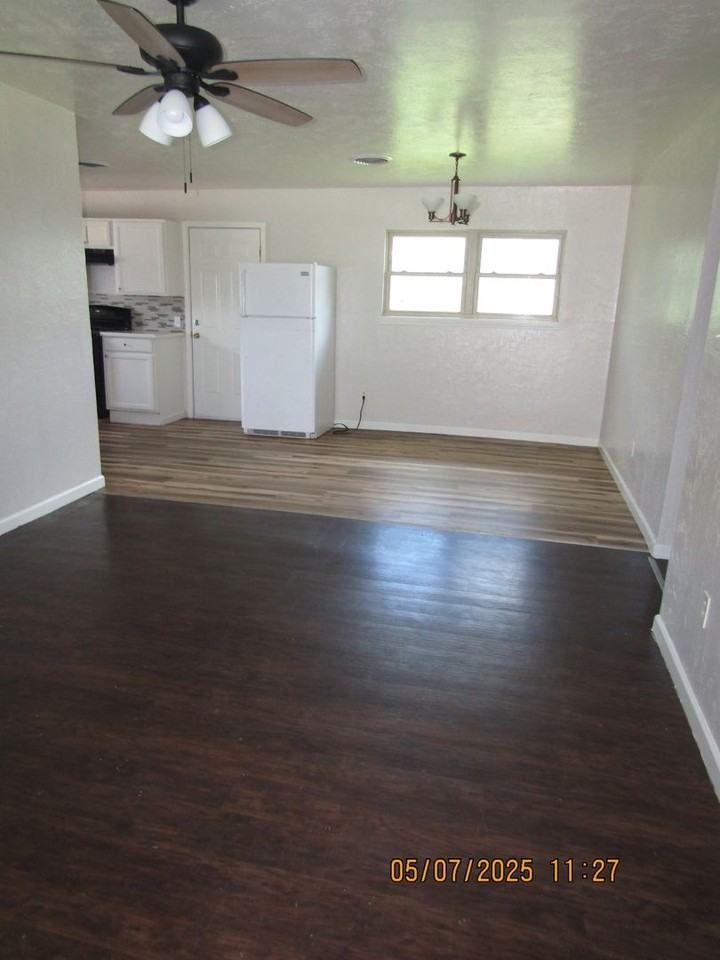 407 Nw Compass Dr - Photo 2 of 17