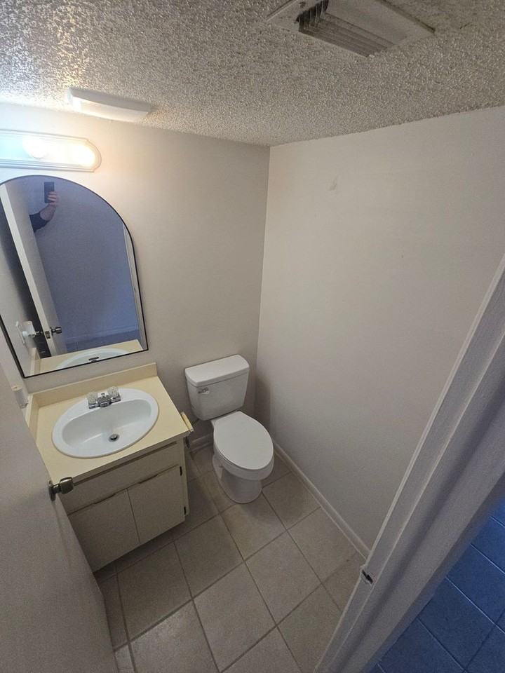 22640 Watersedge Blvd - Photo 3 of 12