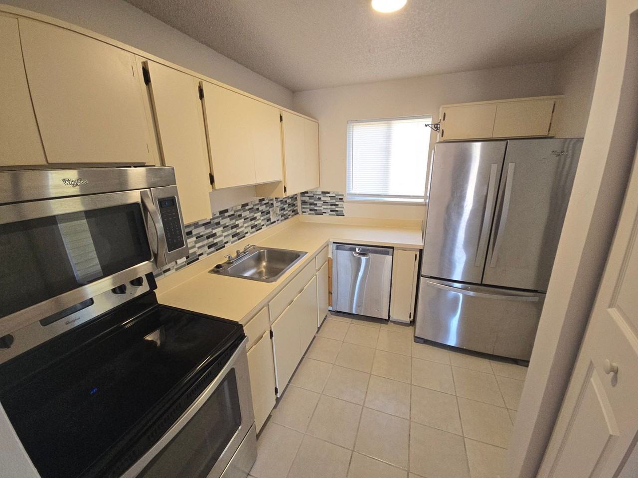 22640 Watersedge Blvd - Photo 6 of 12