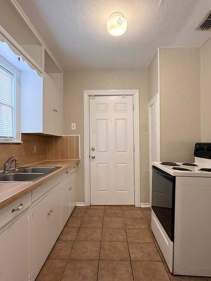 2701 Lawrence Rd - Photo 6 of 12