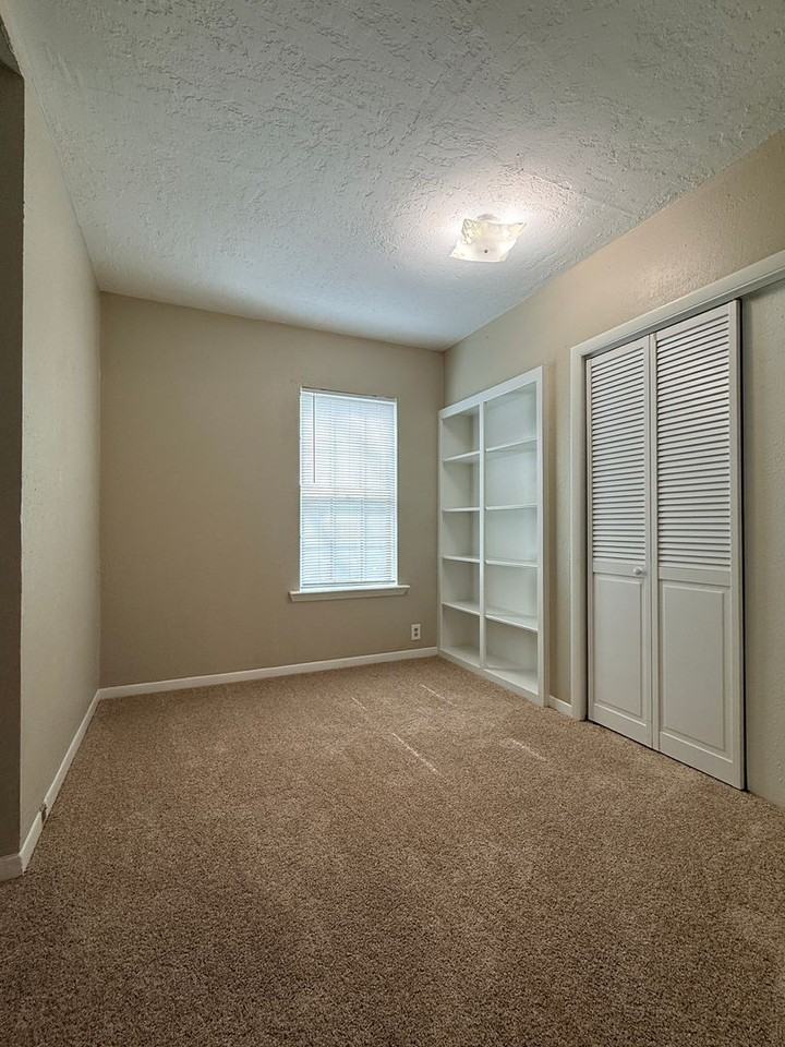 2701 Lawrence Rd - Photo 7 of 12