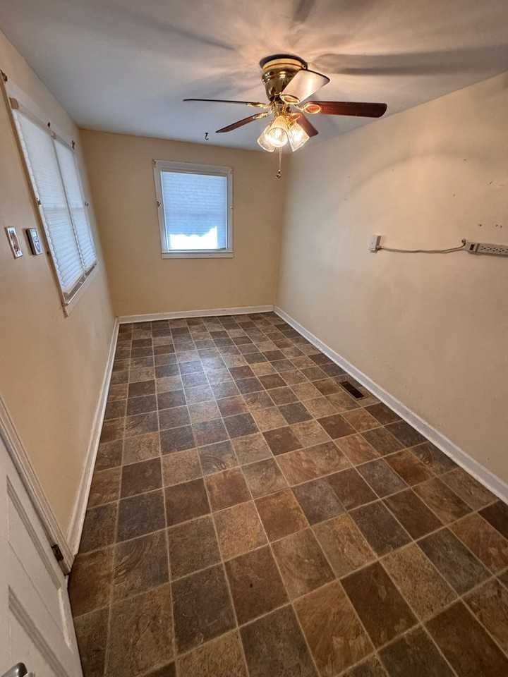 118 W Stephens St - Photo 5 of 8