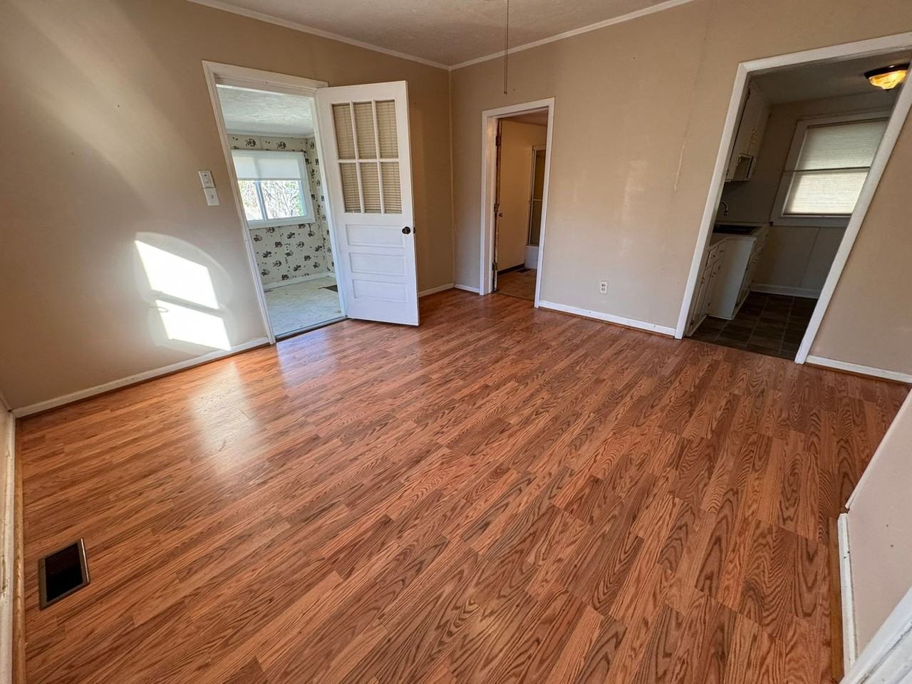 118 W Stephens St - Photo 6 of 8